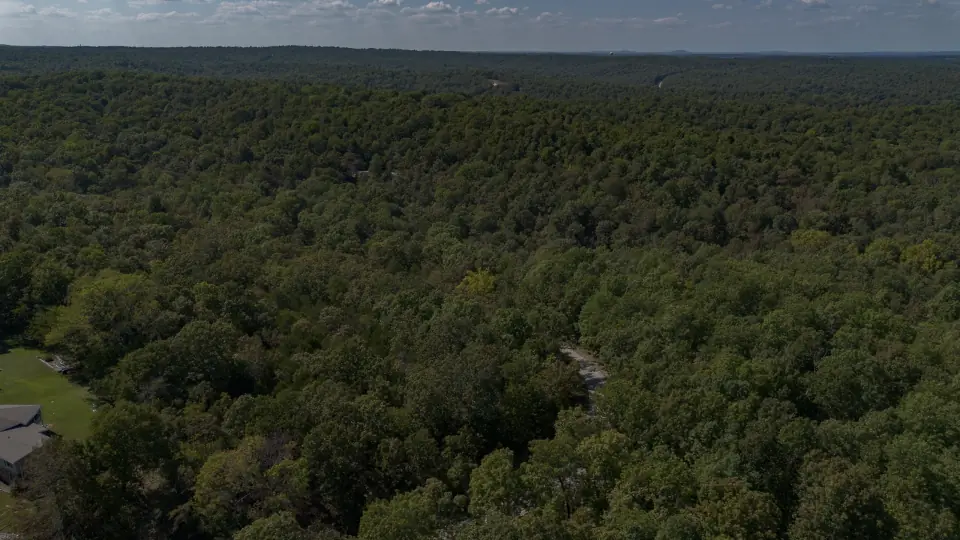 Foto de dron 4 del entorno del lote 130-11369-000, terreno en venta en Cherokee Village, Arkansas