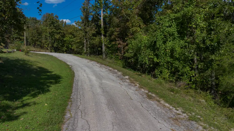 Foto de dron 3 del entorno del lote 260-16185-000, terreno en venta en Cherokee Village, Arkansas