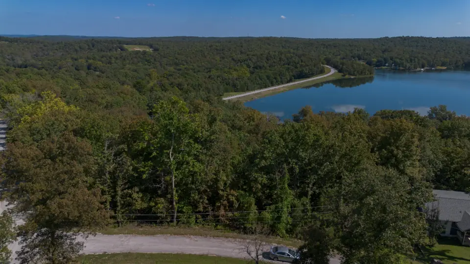 Foto de dron 4 del entorno del lote 260-16185-000, terreno en venta en Cherokee Village, Arkansas