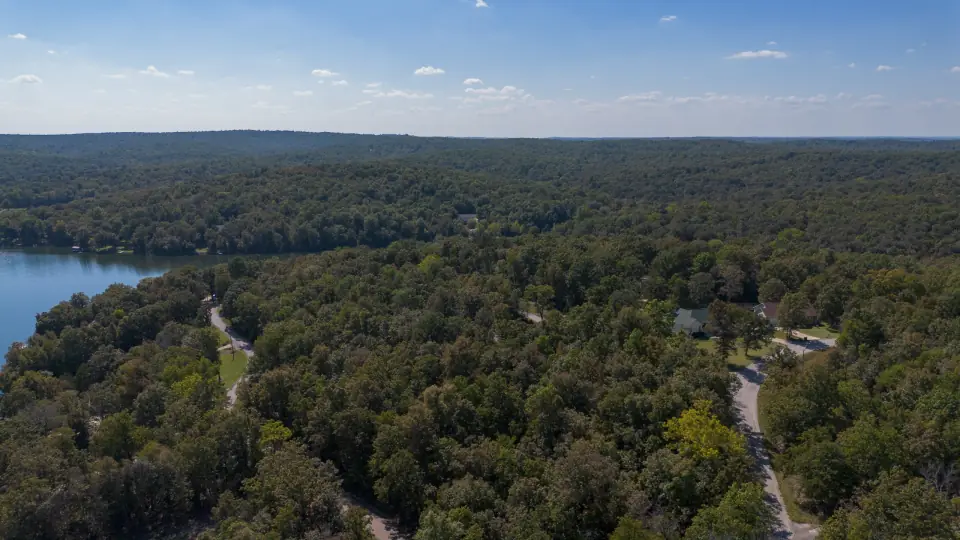 Foto de dron 5 del entorno del lote 260-16185-000, terreno en venta en Cherokee Village, Arkansas